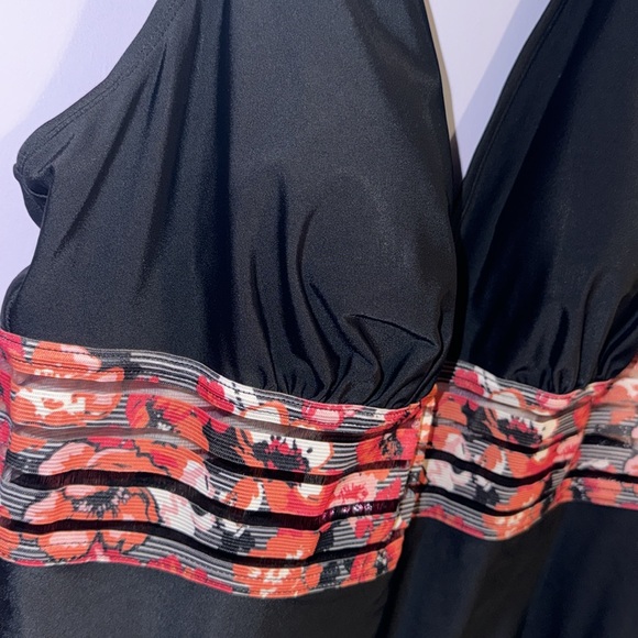 Time and Tru One Piece Swimsuit💗 - Picture 3 of 9